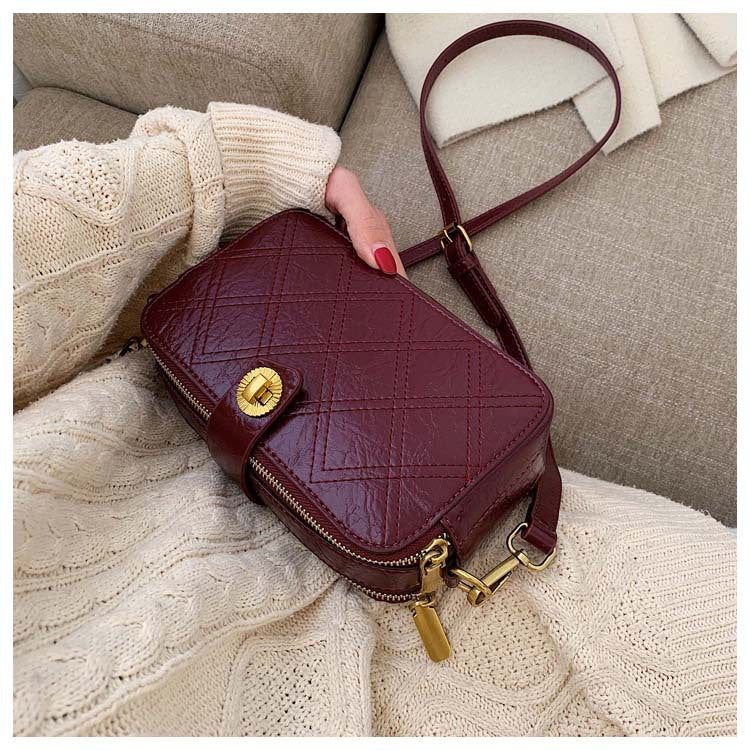 Axelväska i edgy style